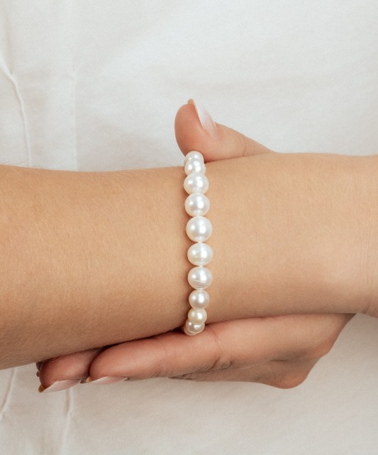Pearl bracelet with silver