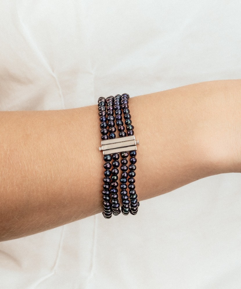 Pearl bracelet with silver