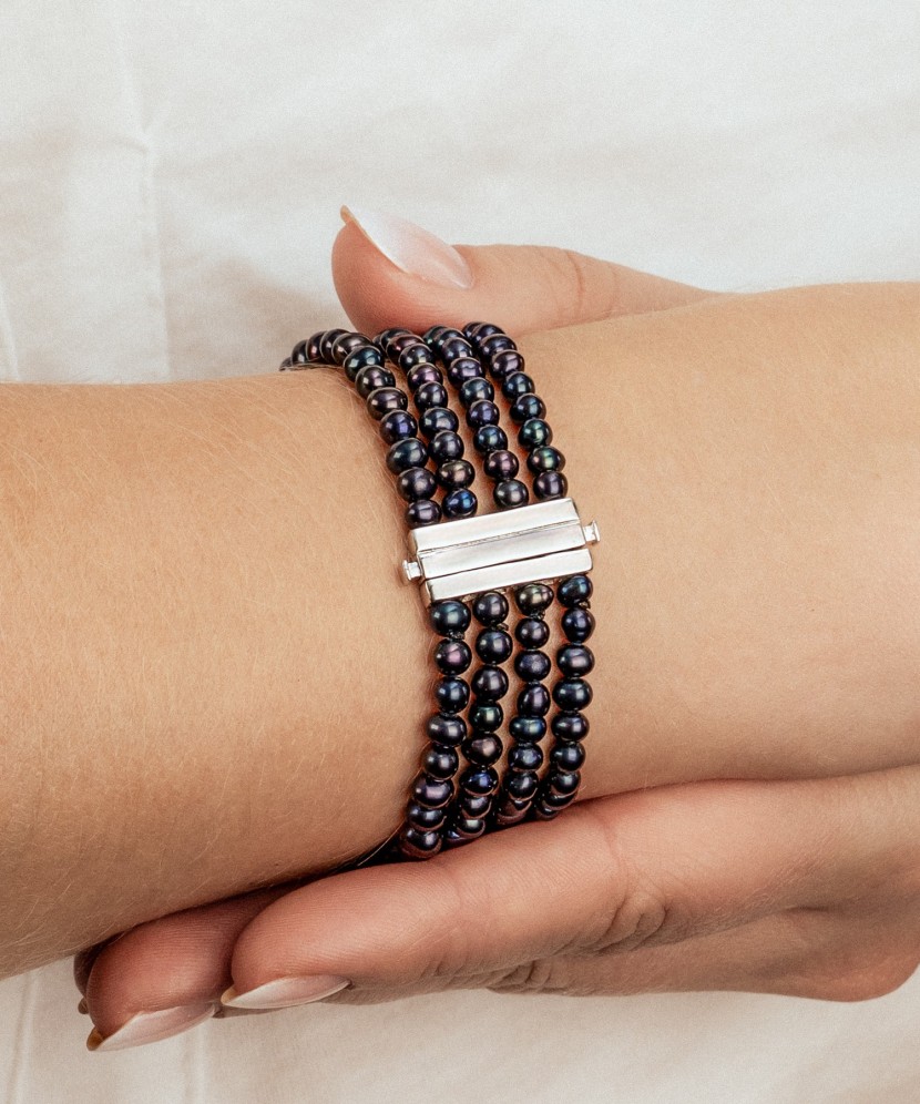 Pearl bracelet with silver