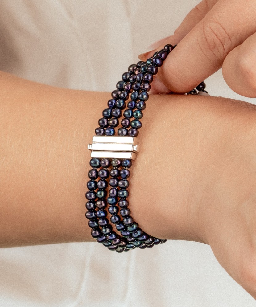 Pearl bracelet with silver