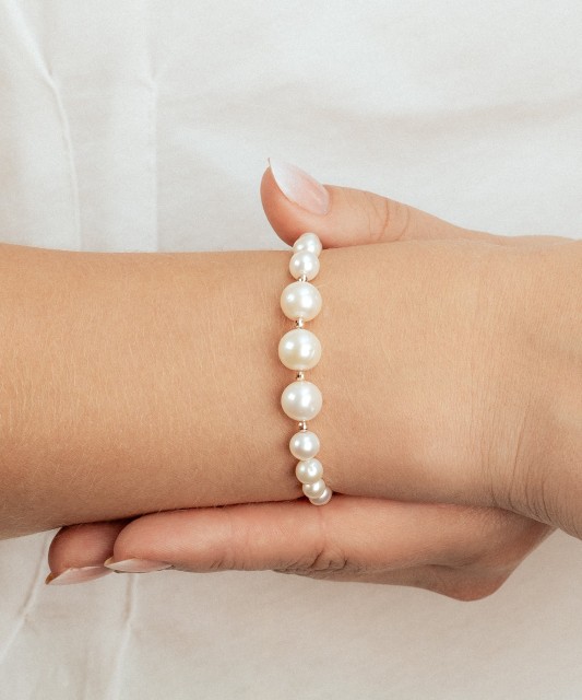 Pearl bracele twith gold