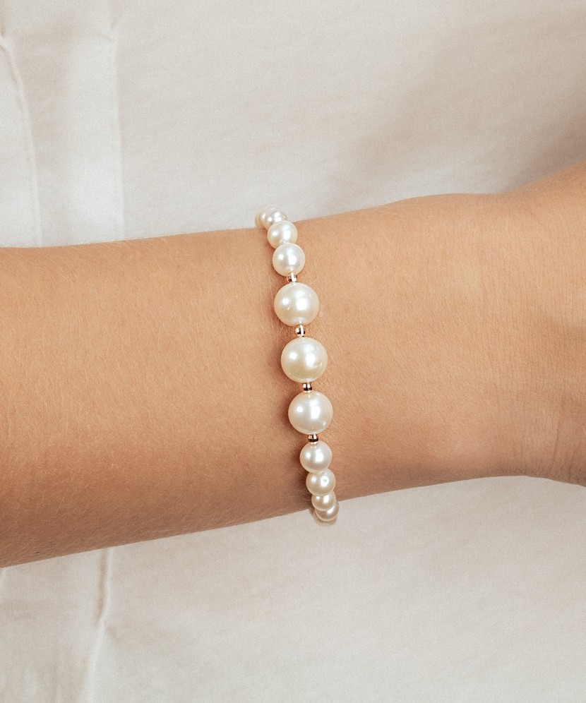 Pearl bracele twith gold