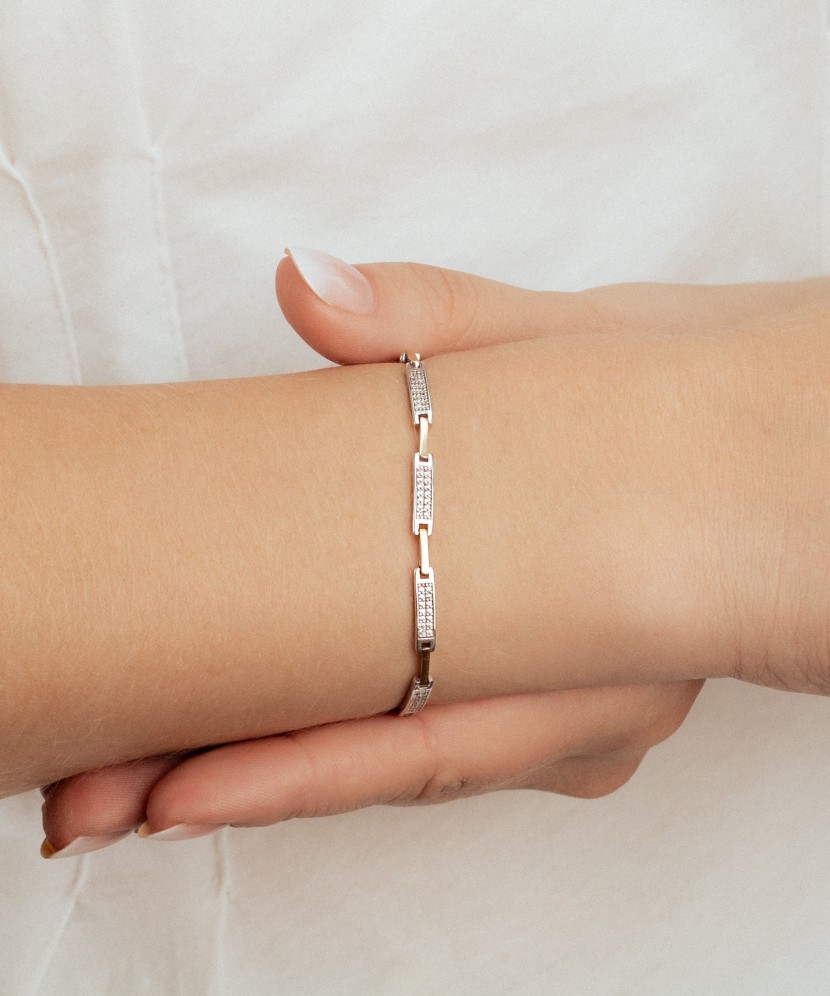 Hopeinen rannekoru zirkoneilla kullalla peitetty