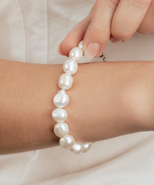 Pearl bracelet with silver
