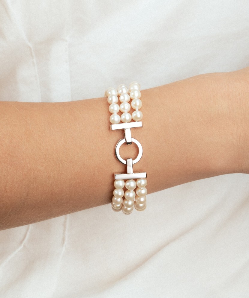 Pearl bracelet with silver