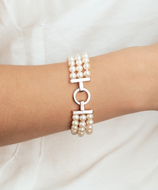 Pearl bracelet with silver