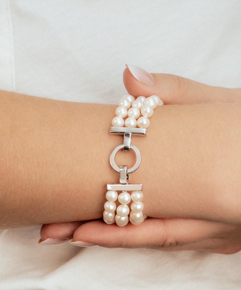 Pearl bracelet with silver