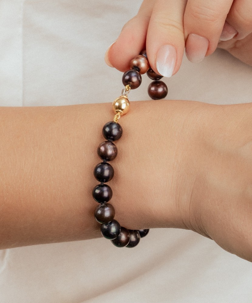 Bracelet with pearls and gold