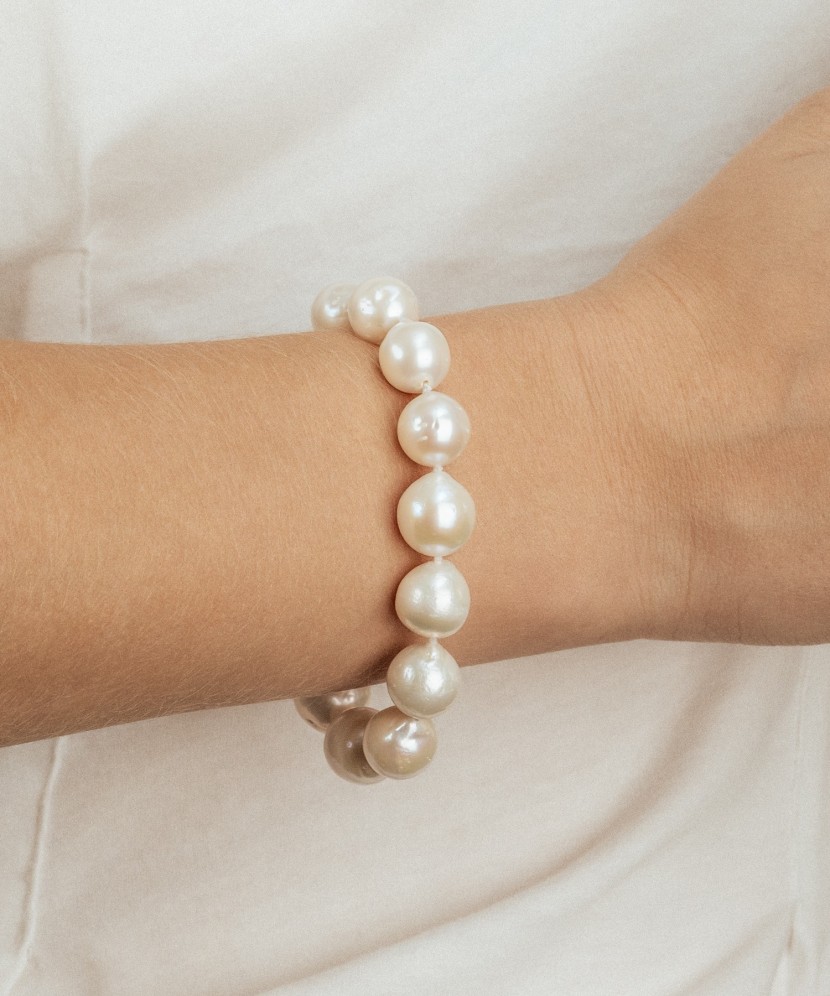 Pearl bracelet with sterling silver