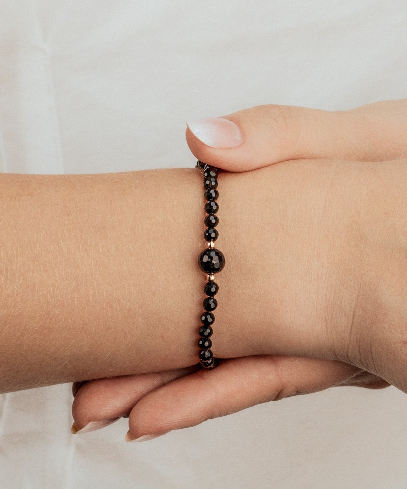 Bracelet with onyx and gold