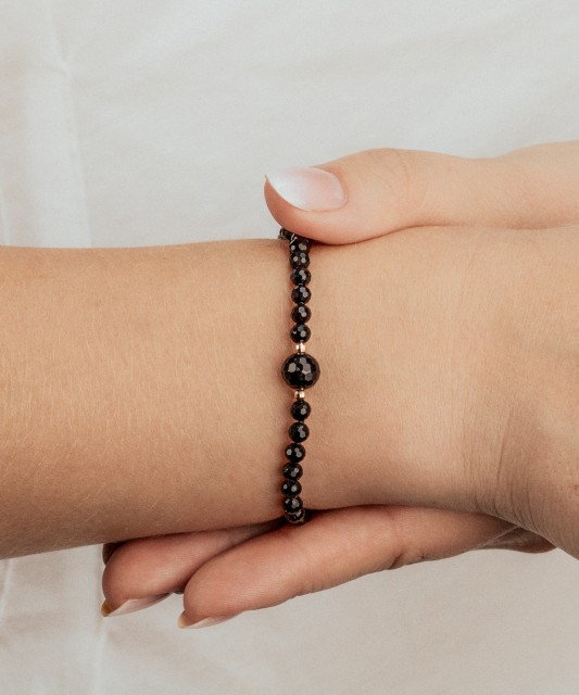 Bracelet with onyx and gold