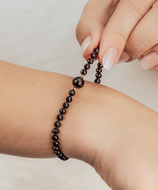 Bracelet with onyx and gold