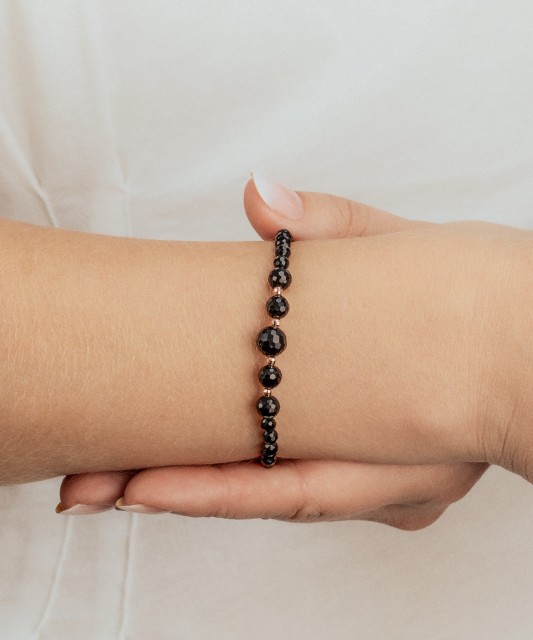 Bracelet with onyx and gold