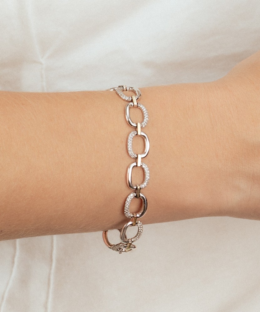 Hopeinen rannekoru zirkoneilla kullalla peitetty