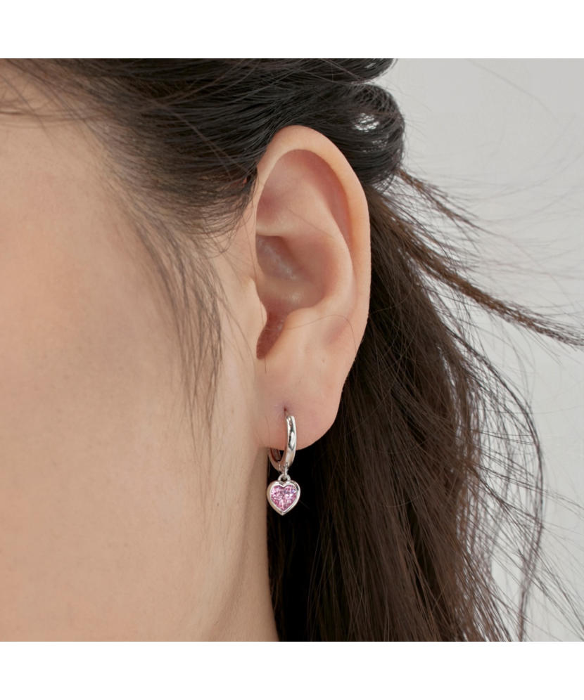 Hopeiset korvakorut zirkoneilla