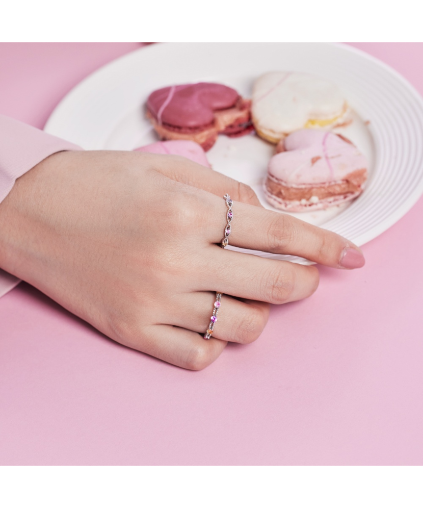 Sterling silver ring with zircons