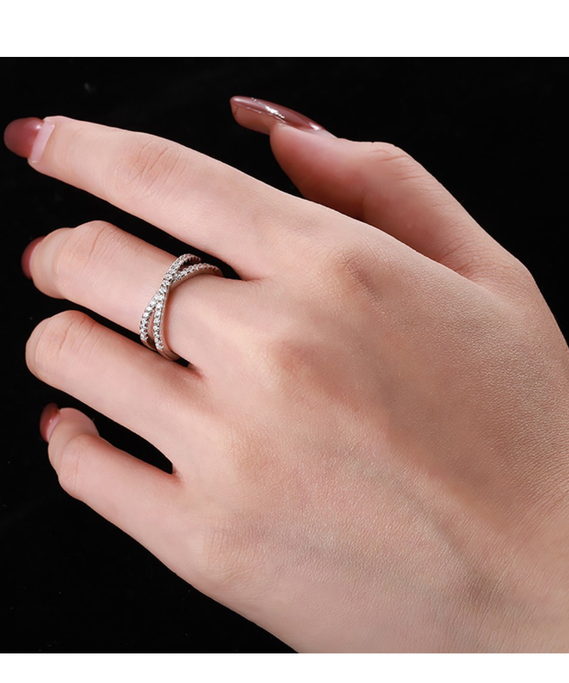 Sterling silver ring with zircons