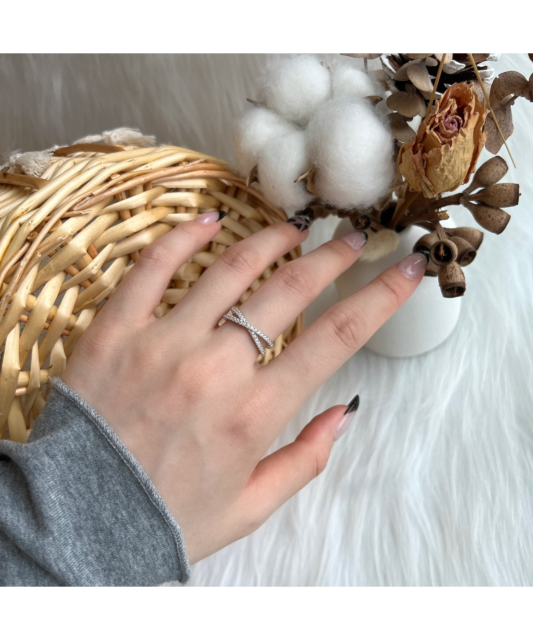 Hopeasormus zirkoneilla