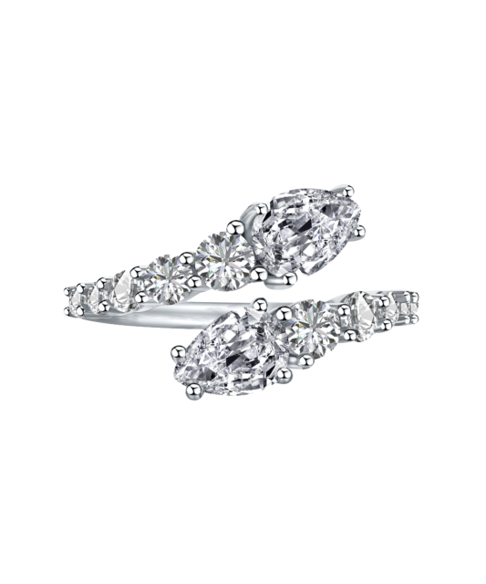 Sterling silver ring with zircons