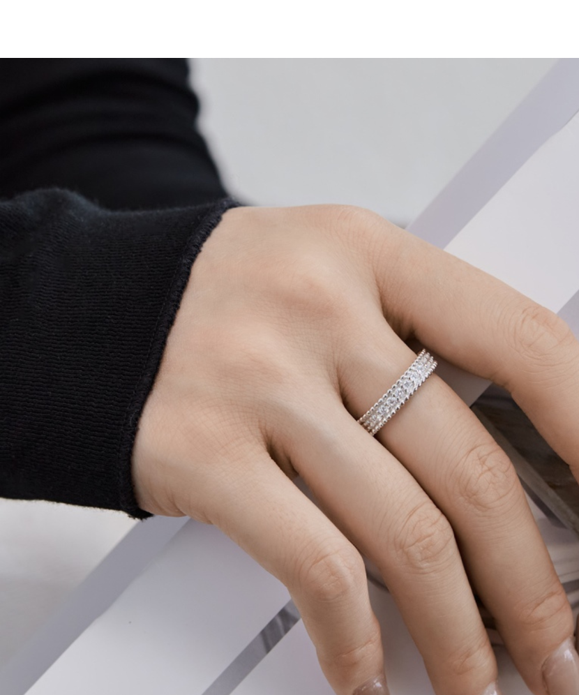 Sterling silver ring with zircons