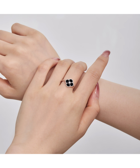 Sterling silver ring with onyx and zircons