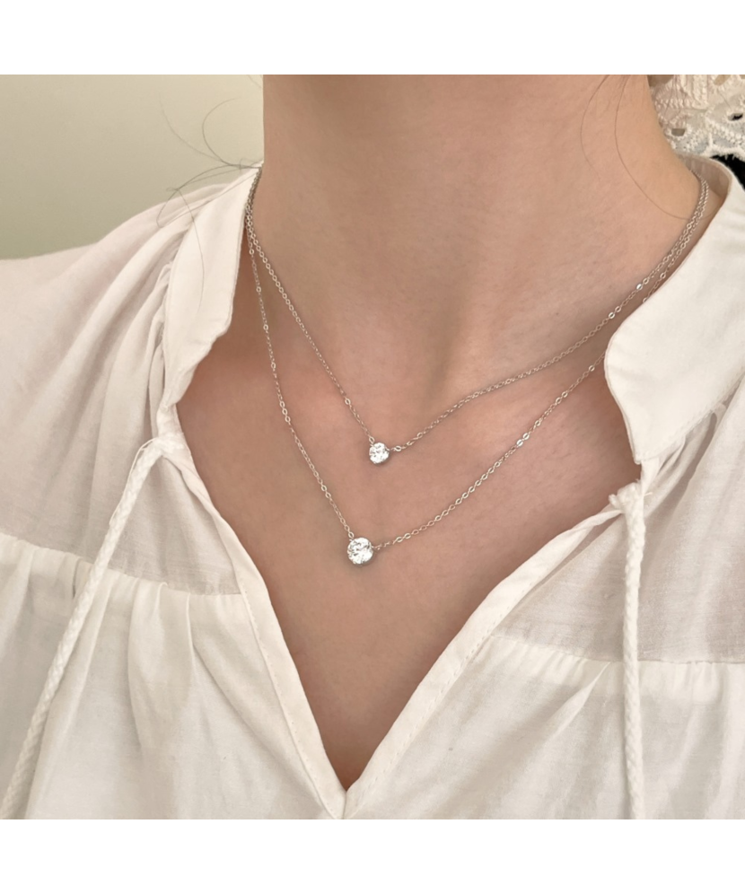 Sterling silver chain with zirconium pendant