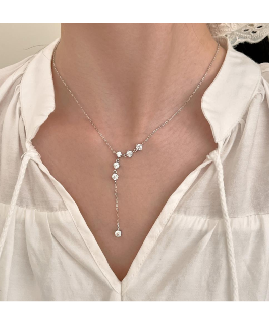 Sterling silver chain with zirconium pendant