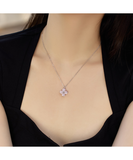 Sterling silver chain with zirconium pendant