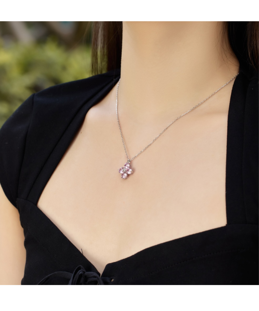 Sterling silver chain with zirconium pendant