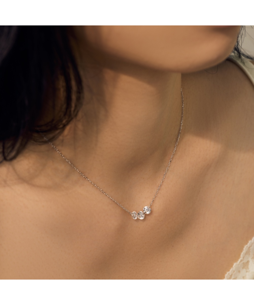 Sterling silver chain with zirconium pendant