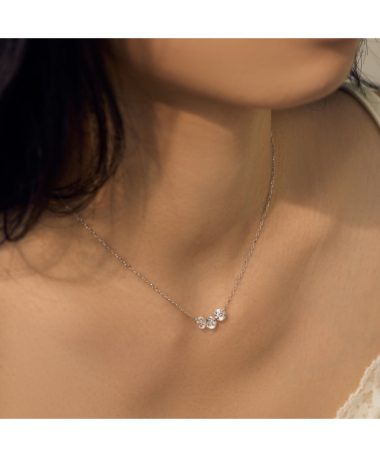 Sterling silver chain with zirconium pendant