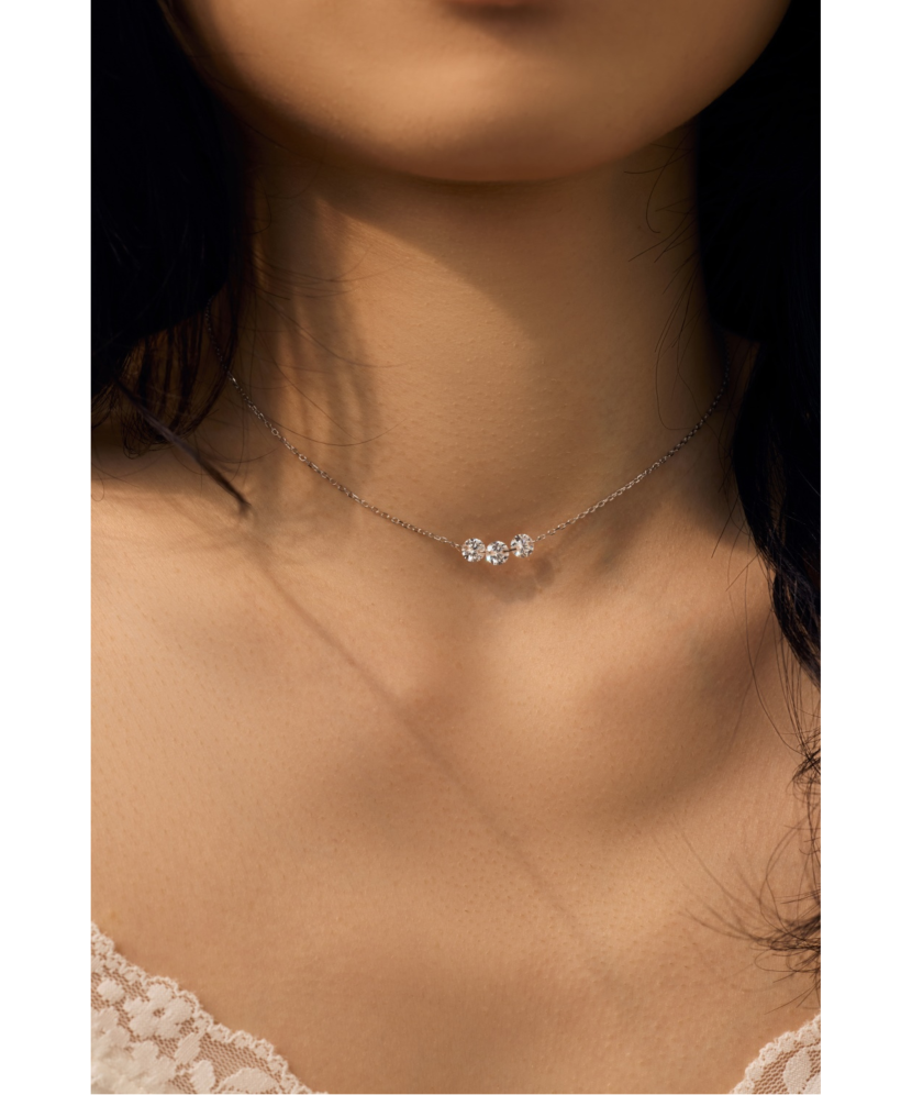 Sterling silver chain with zirconium pendant