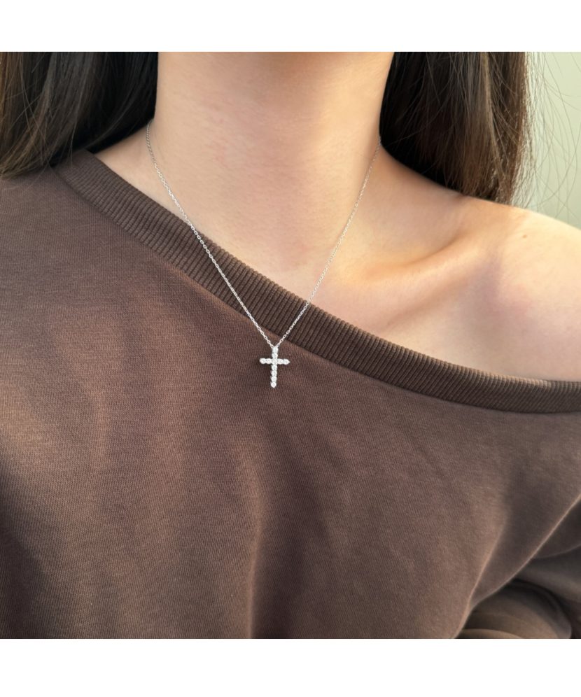 Sterling silver chain with zirconium pendant