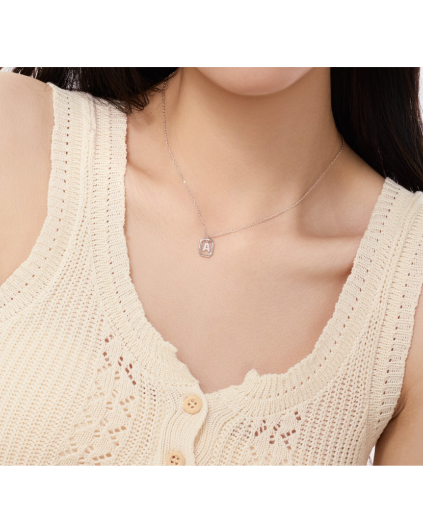 Hopeinen ketju zirkoniriipuksella "Kirjain A"