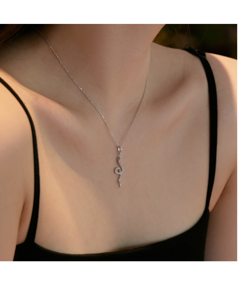 Sterling silver chain with zirconium pendant