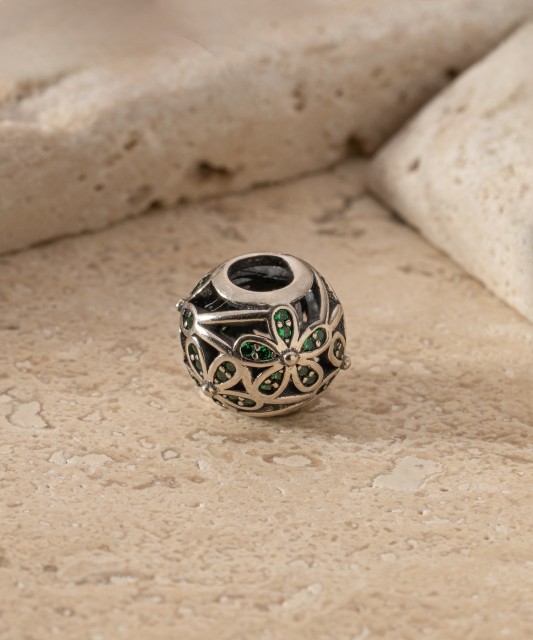 Hopeariipus zirkoneilla "saalis"