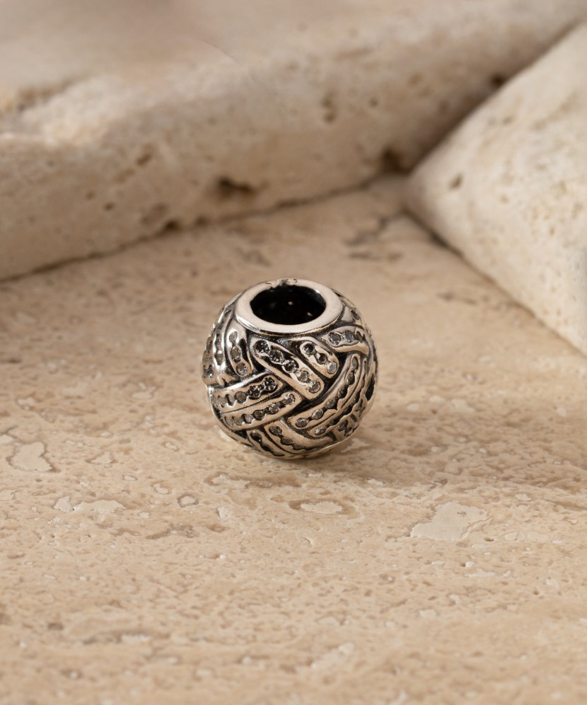 Sterling silver pendant with zircons