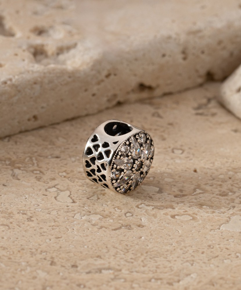 Hopeariipus zirkoneilla