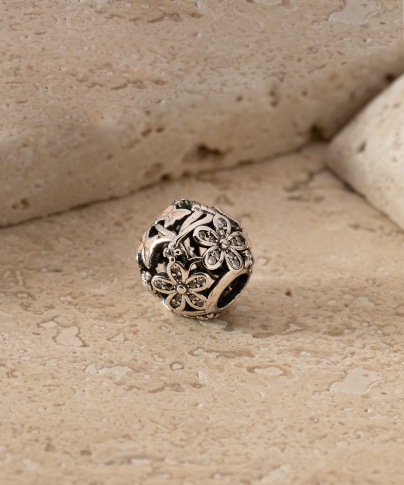 Sterling silver pendant with zircons