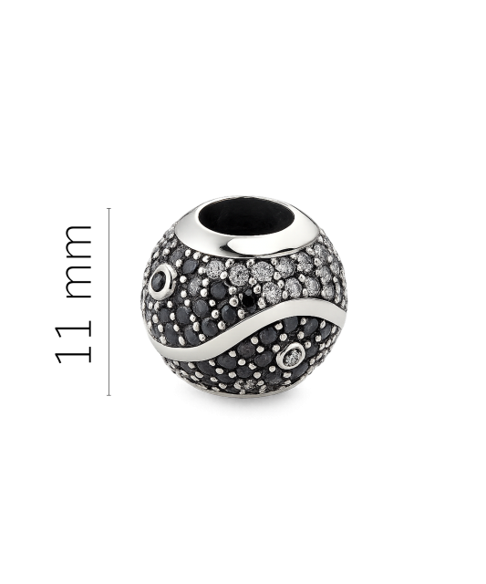 Sterling silver pendant with zircons