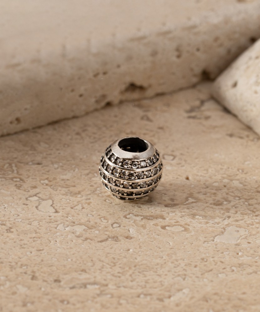 Sterling silver pendant with zircons