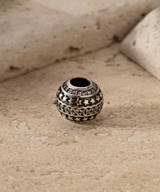 Hopeariipus zirkoneilla "saalis"