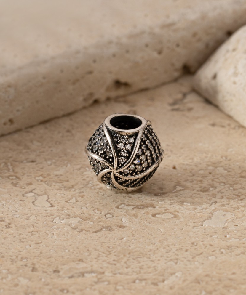 Sterling silver pendant with zircons