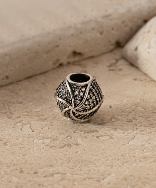 Sterling silver pendant with zircons