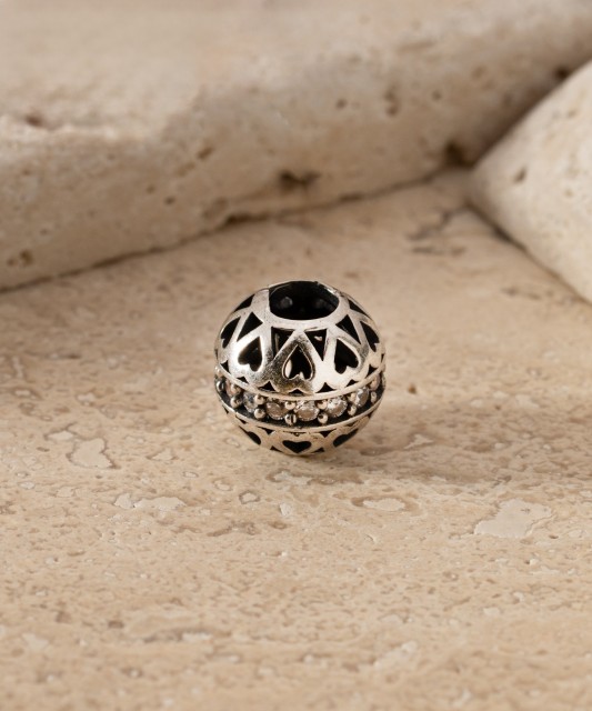 Hopeariipus zirkoneilla "saalis"