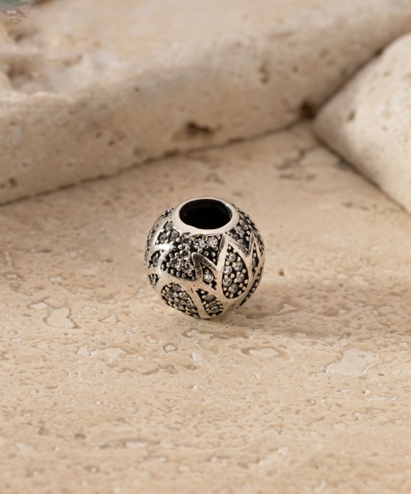 Sterling silver pendant with zircons