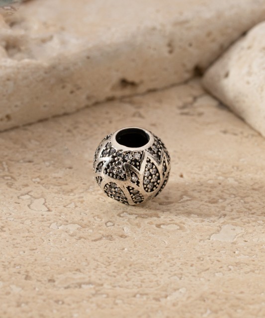 Sterling silver pendant with zircons