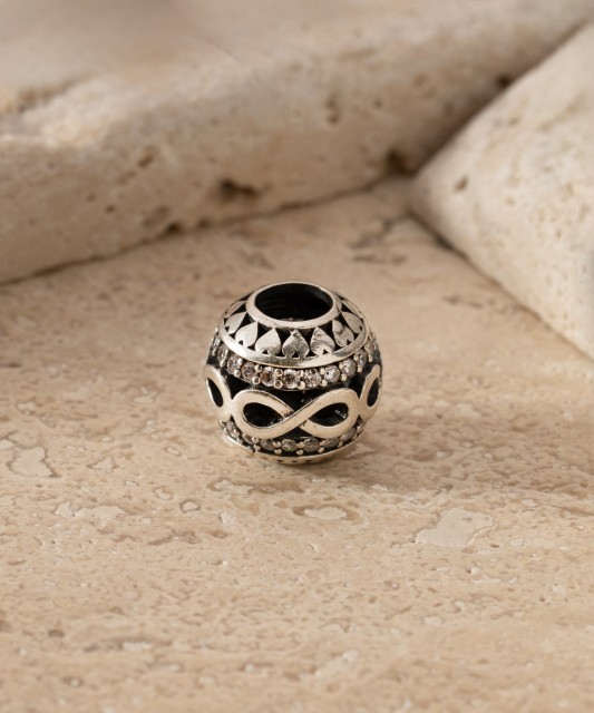 Sterling silver pendant with zircons