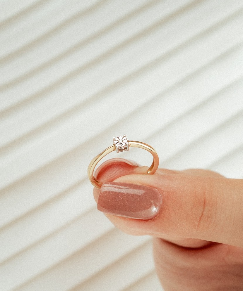 Yellow Gold ring with diamond