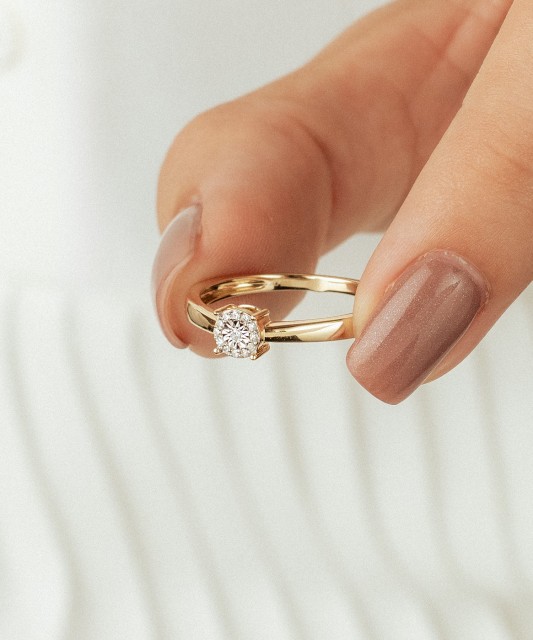 Yellow Gold ring with diamonds